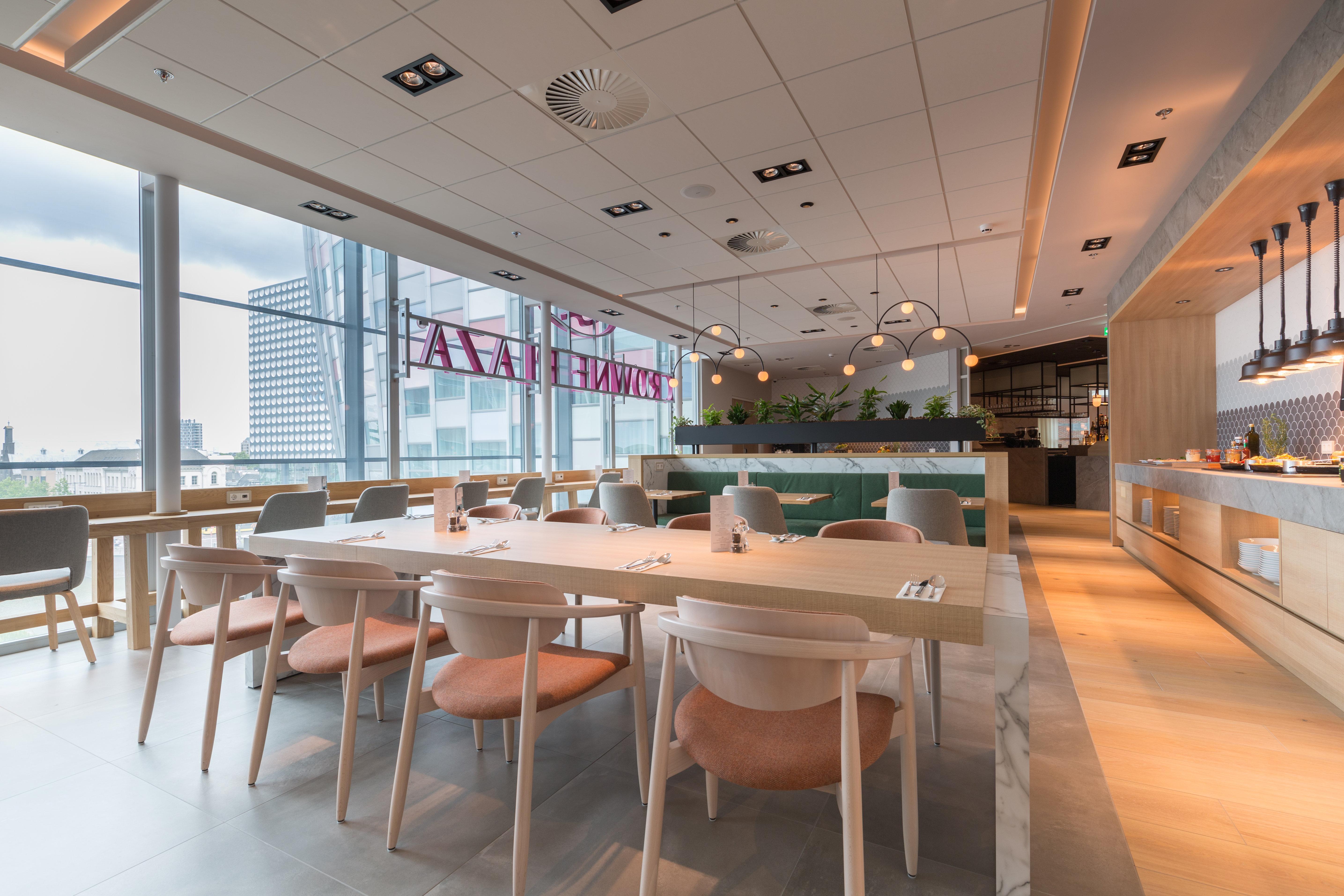 Crowne Plaza - Station By Ihg 4*